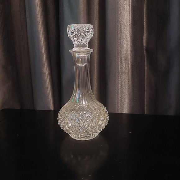Glass Port bottle. In good condition 24.5cm high x 14cm wide - Picture 4 of 4
